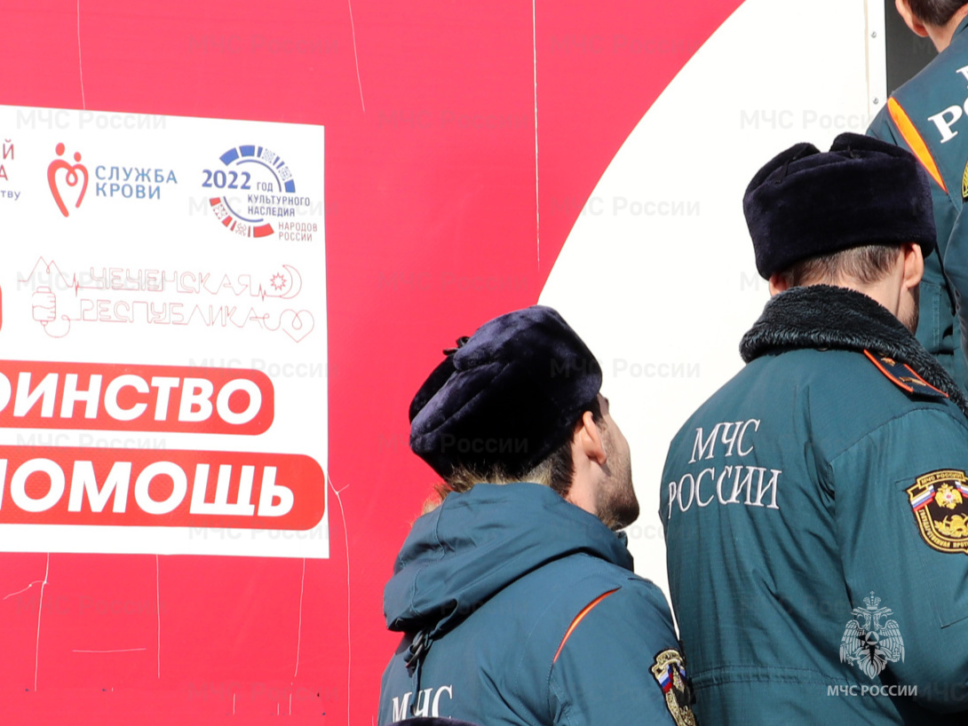 Сотрудники МЧС России сдали более 4300 литров крови в рамках акции «Своих не бросаем»